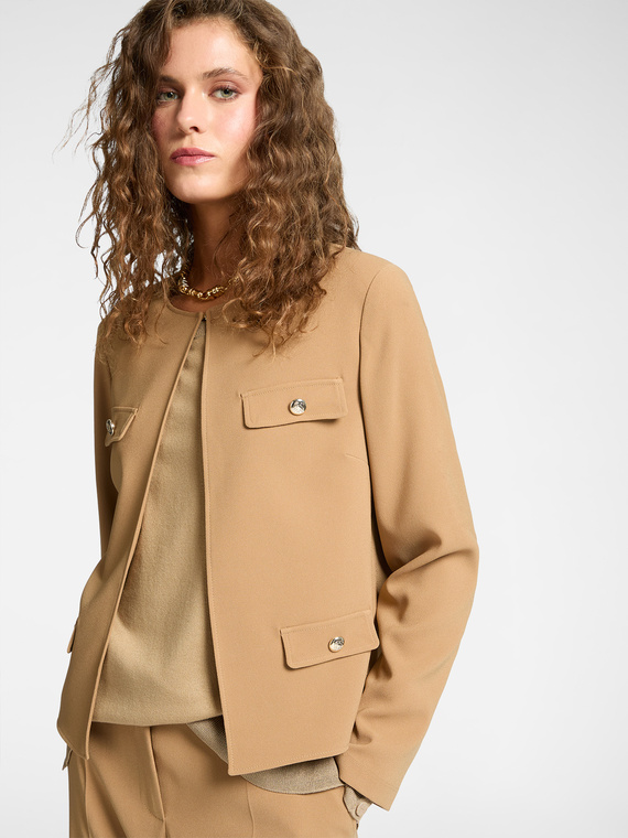 Kurze Rundhalsjacke
