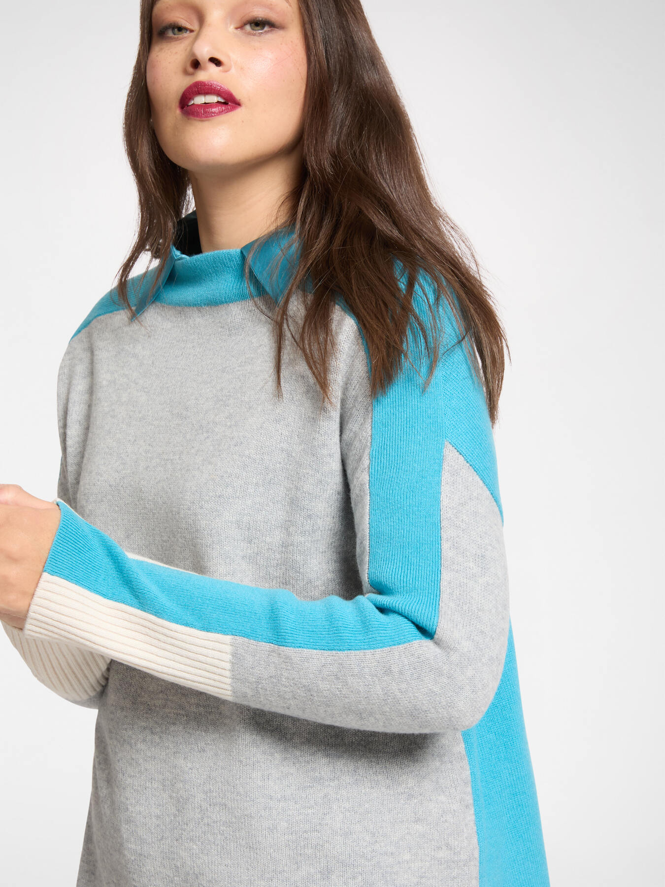 Color block wool sweater image number 3