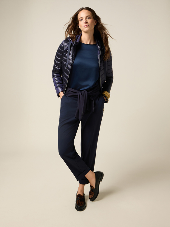 Cropped pants in crêpe fabric