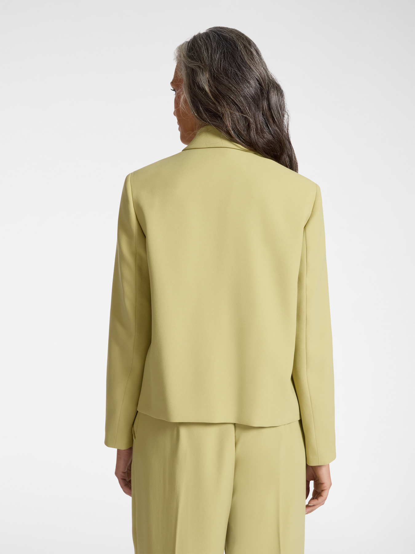 Veste en tissu cr&ecirc;pe image number 1