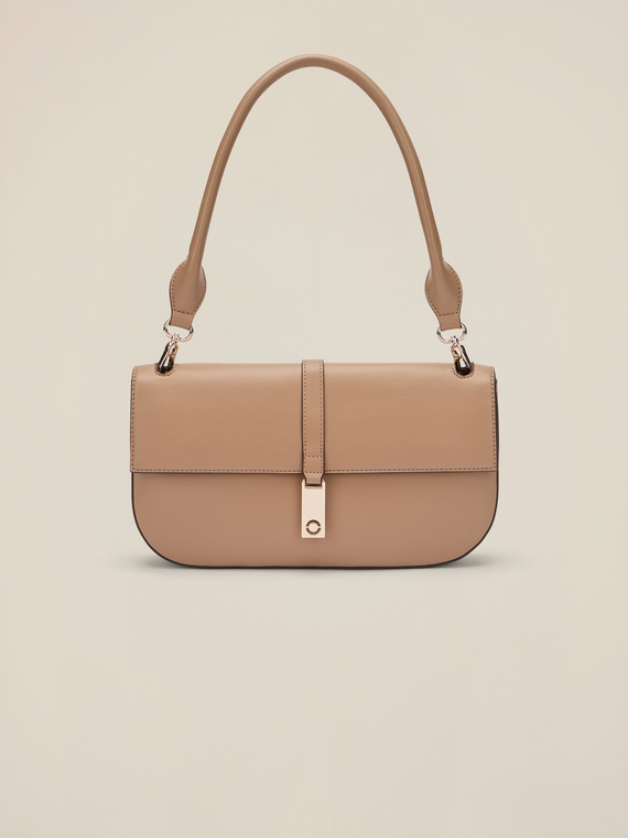 Tracolla con dettaglio metallico