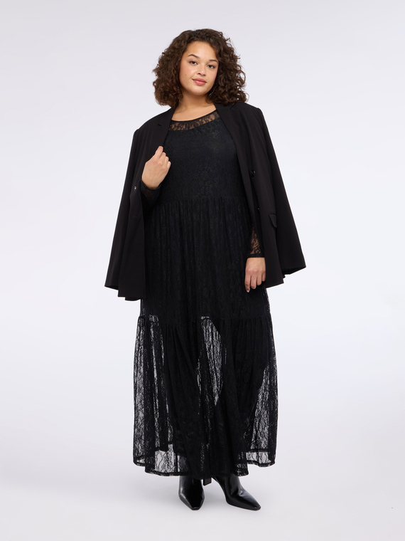 Robe longue en dentelle
