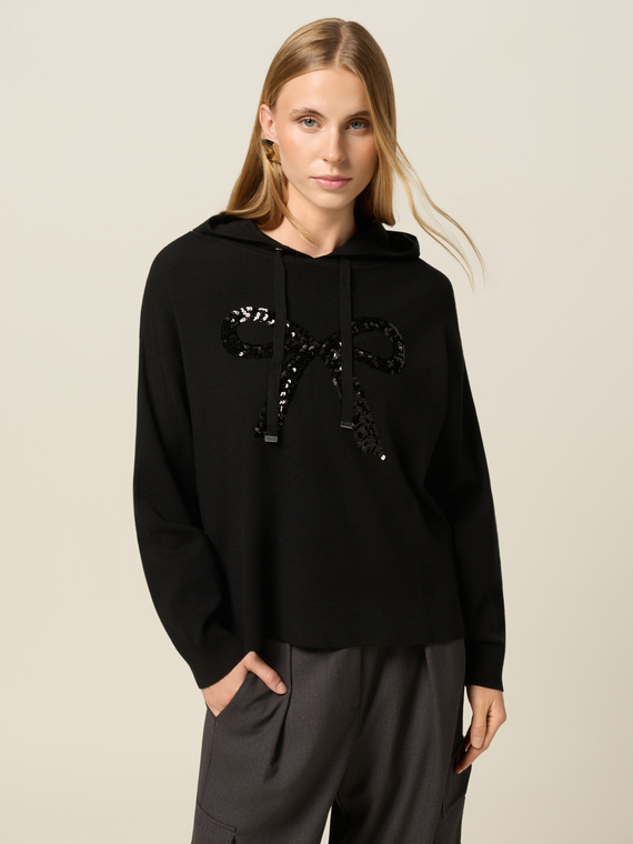 Maglia con cappuccio e paillettes