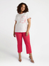 Camiseta con bordado floral image number 2