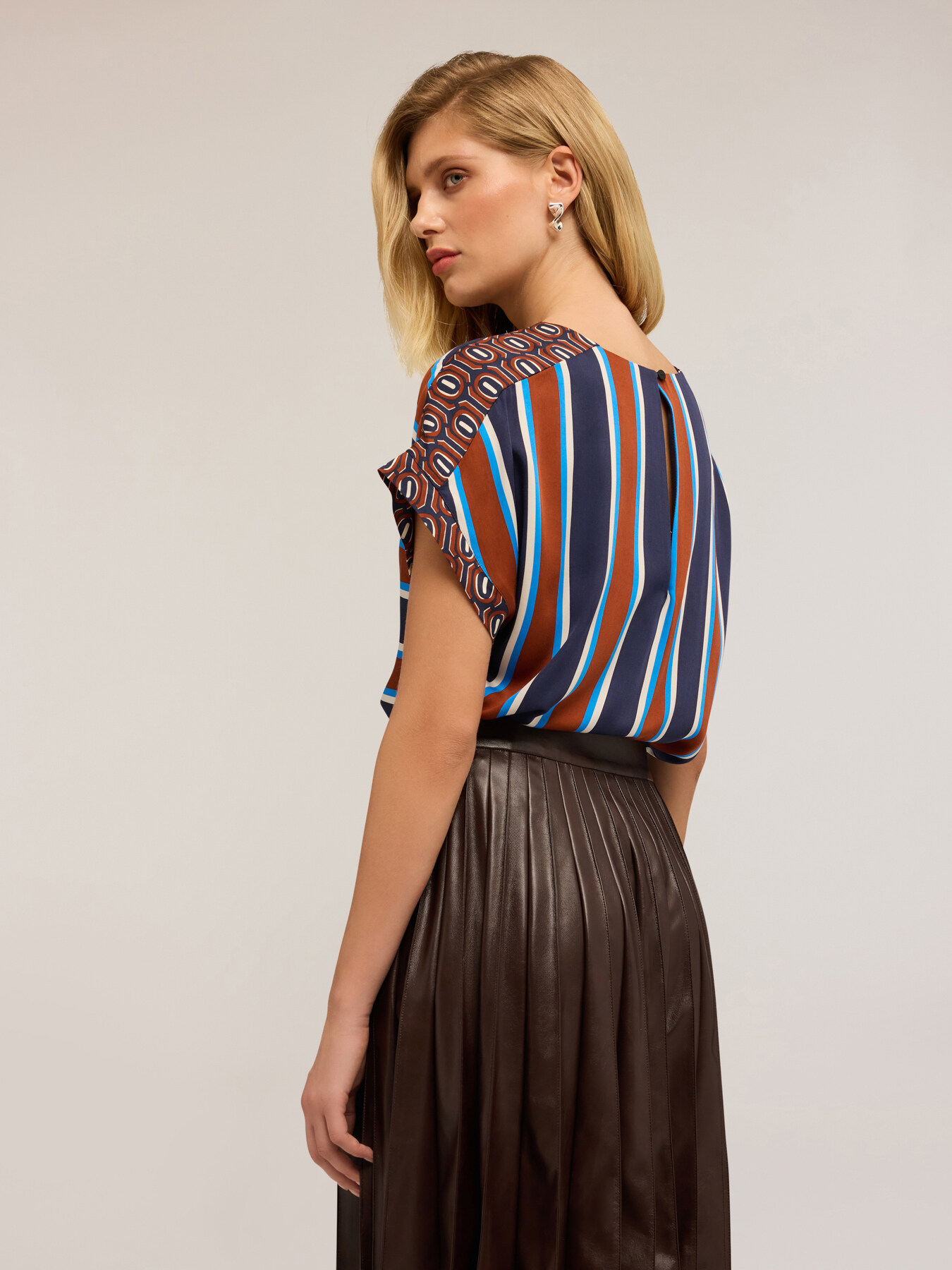 Striped pattern kimono blouse image number 1