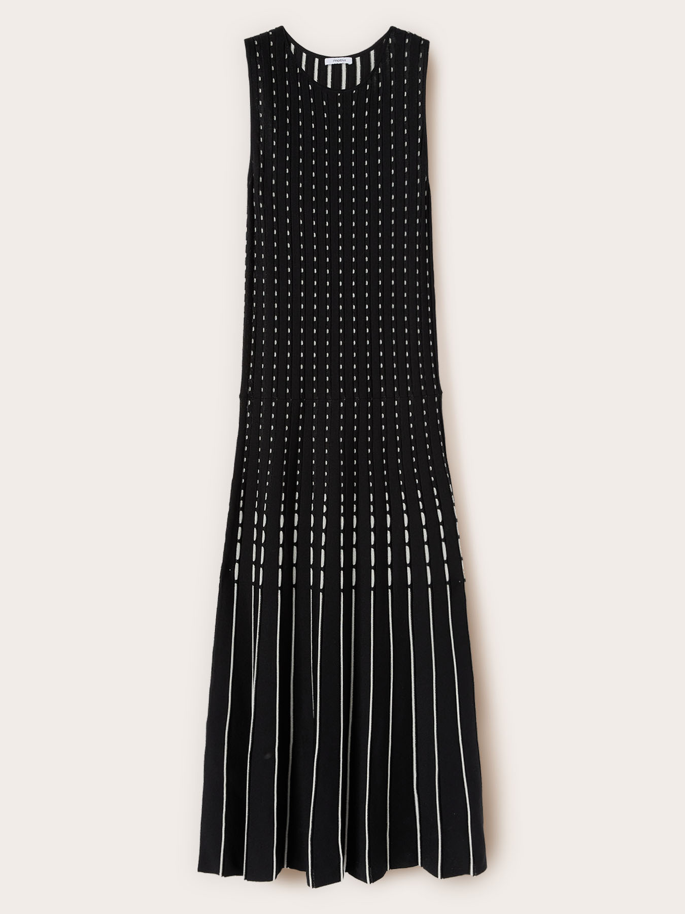 Long pleated knit dress image number 4