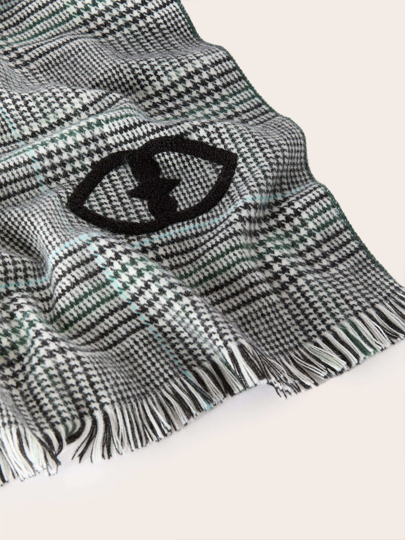 Houndstooth pattern jacquard scarf image number 2