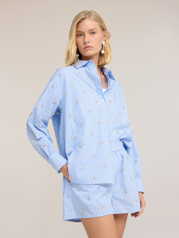 Cămașă oversize &icirc;n dungi cu broderii de mărgele