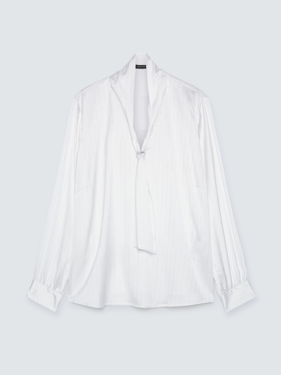 Bluse aus Satin mit Krawatte