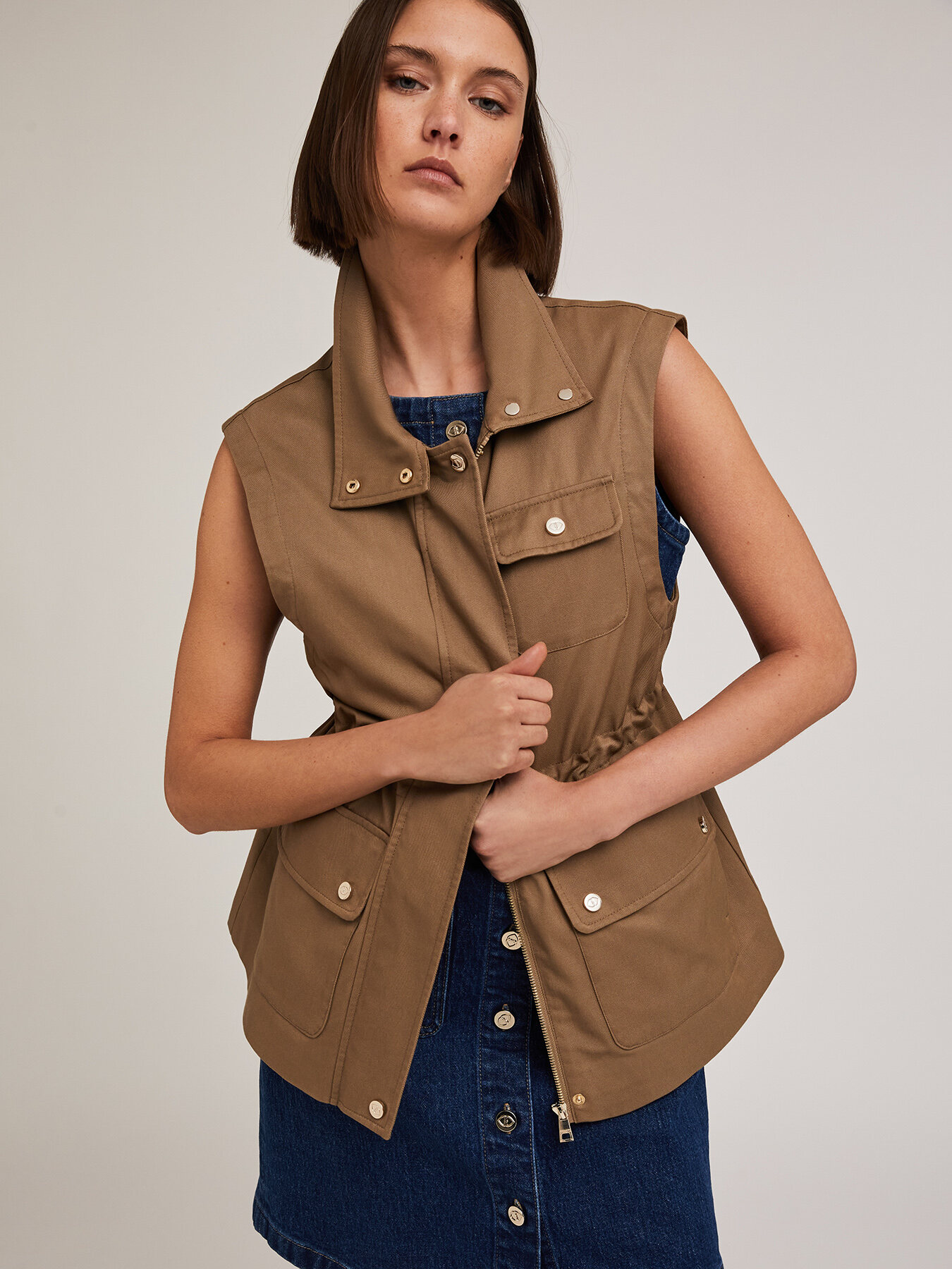 Lyocell blend parka with removable sleeves image number 4