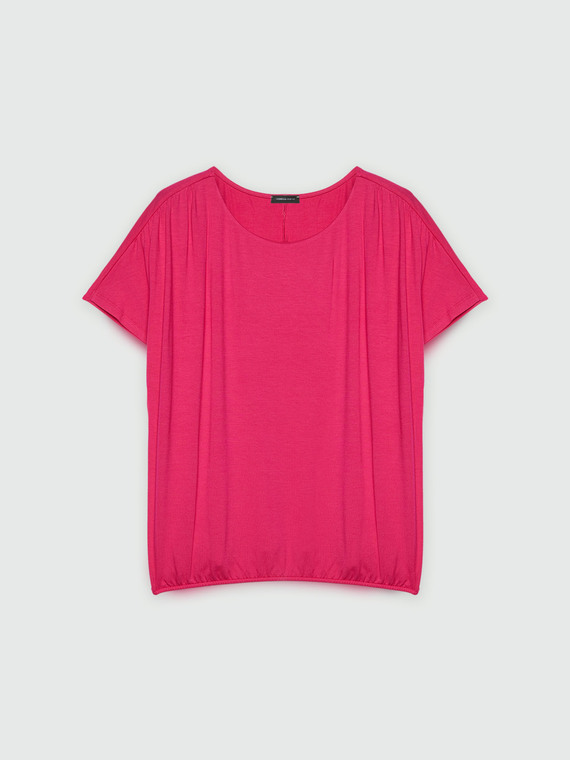 T-shirt with elastic at the bottom