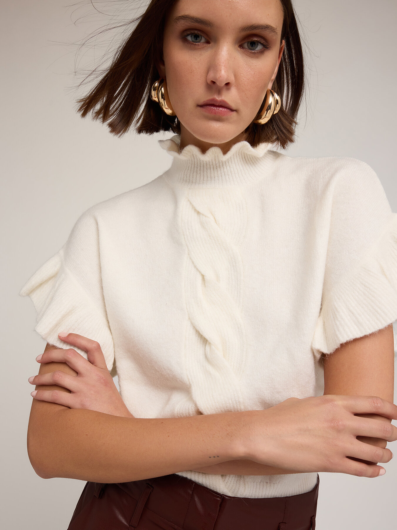 Oversized sweater with cable knit and ruffle image number 3