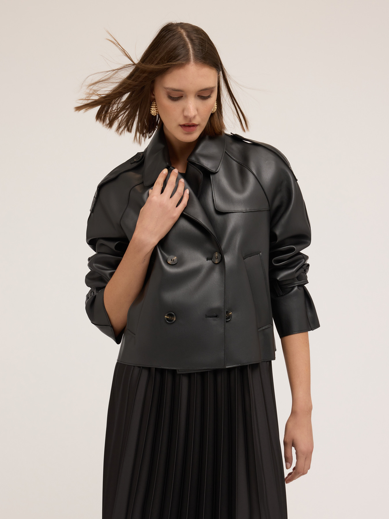 Trench corto doppiopetto in tessuto spalmato image number 2