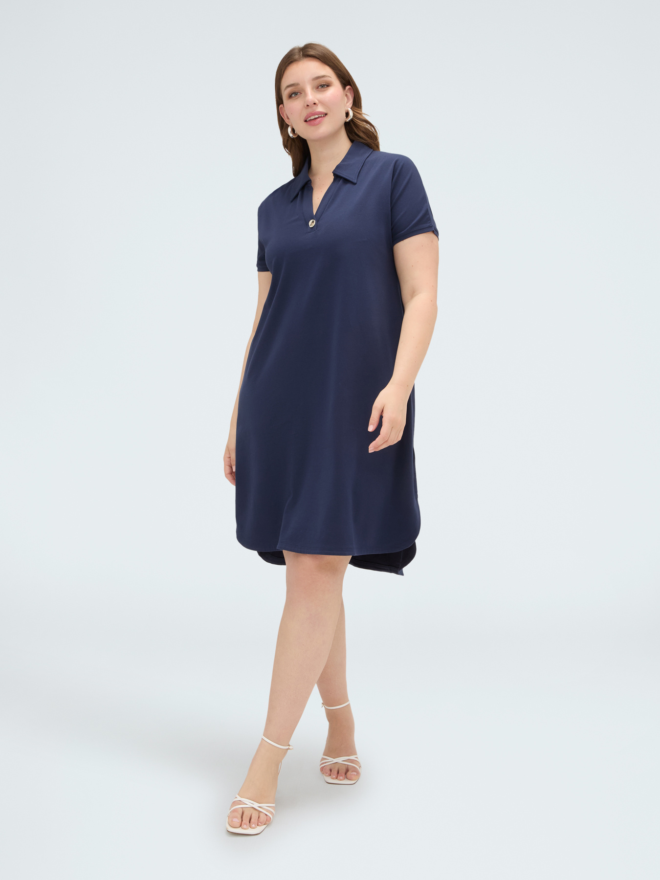 Kleid mit Polokragen und Schmuckknopf image number 3