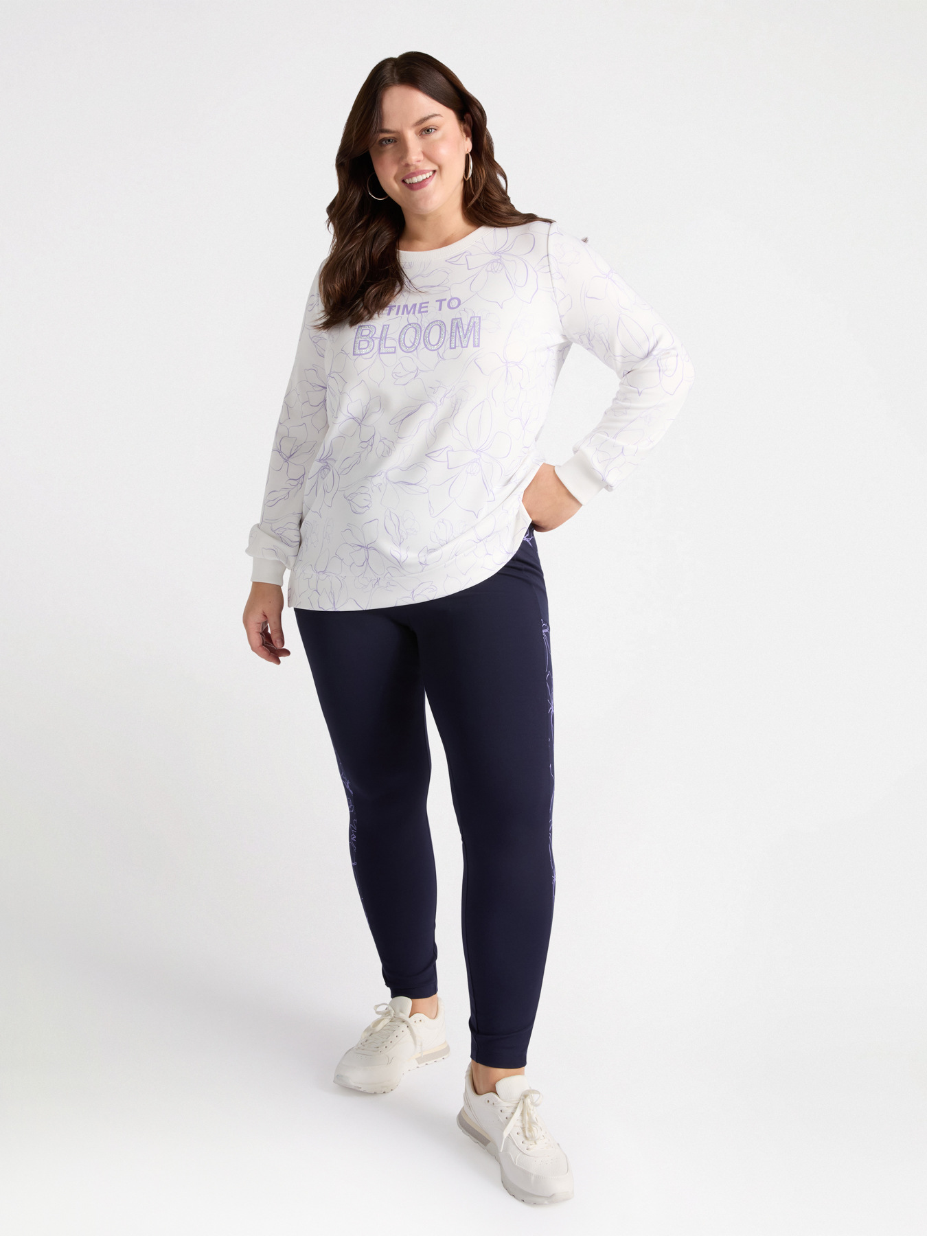 Geblümtes Sweatshirt mit Schriftzug image number 0