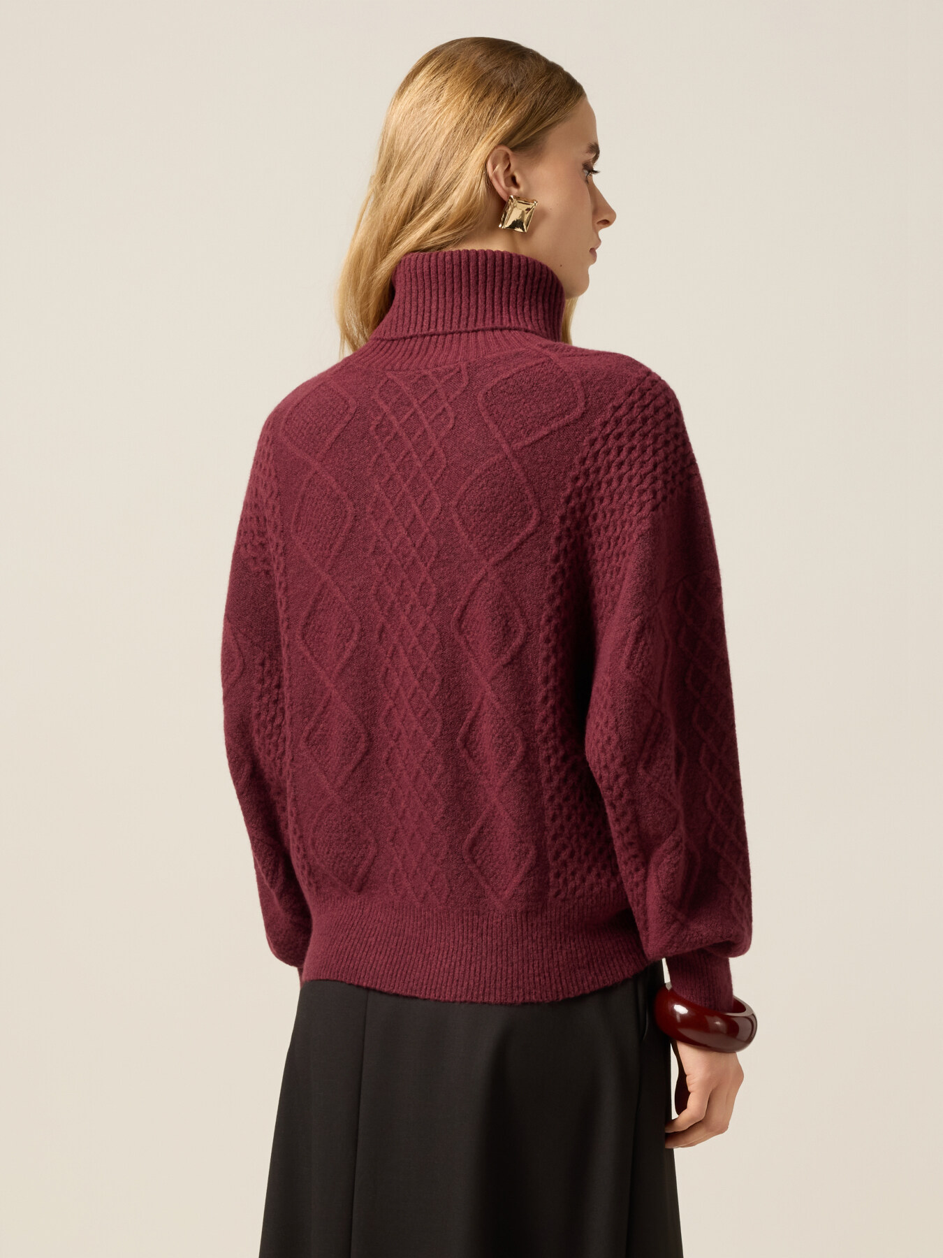 Mixed wool turtleneck with diamond knit pattern image number 1