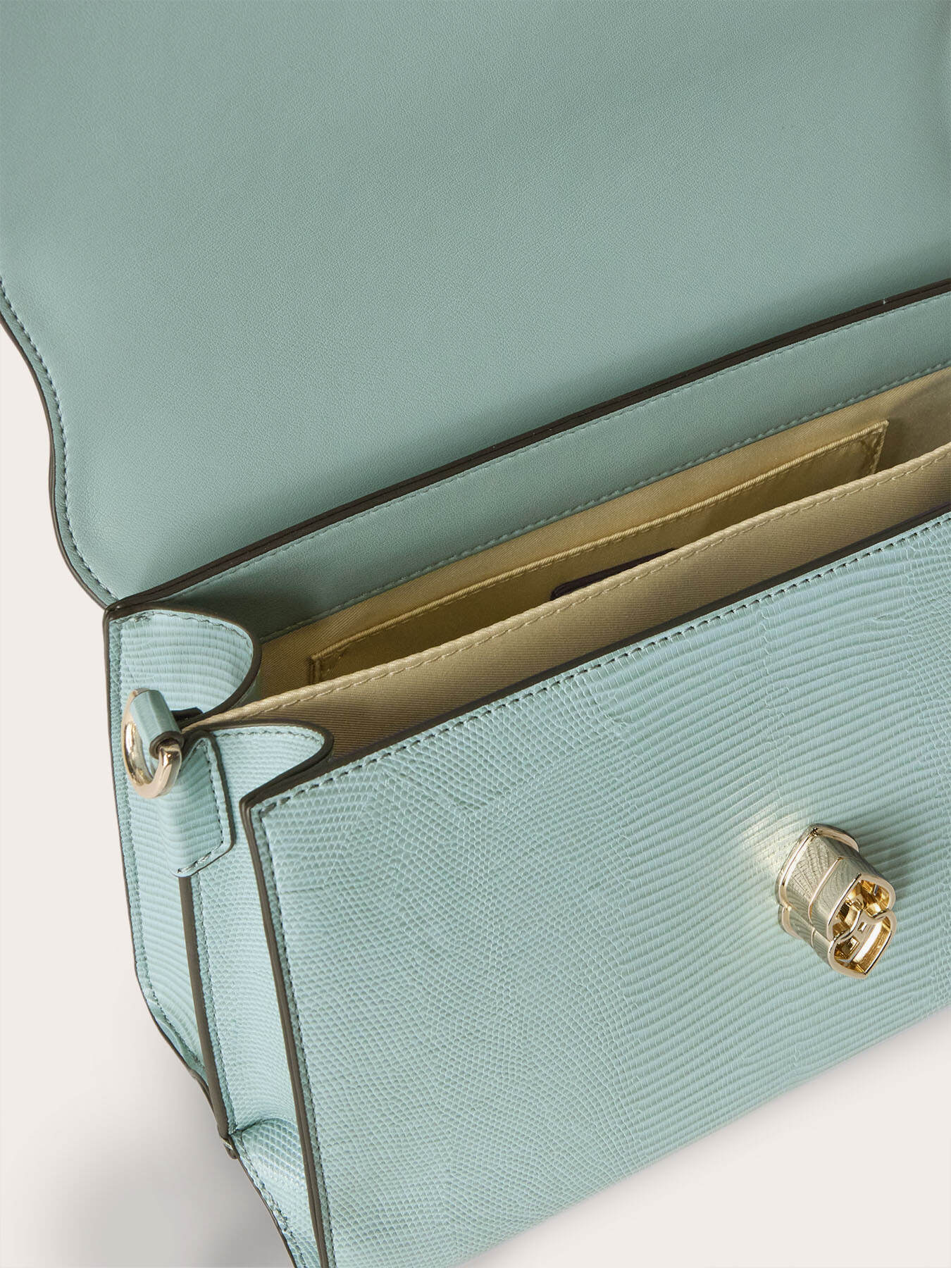 Shoulder bag with chain and twist lock image number 4