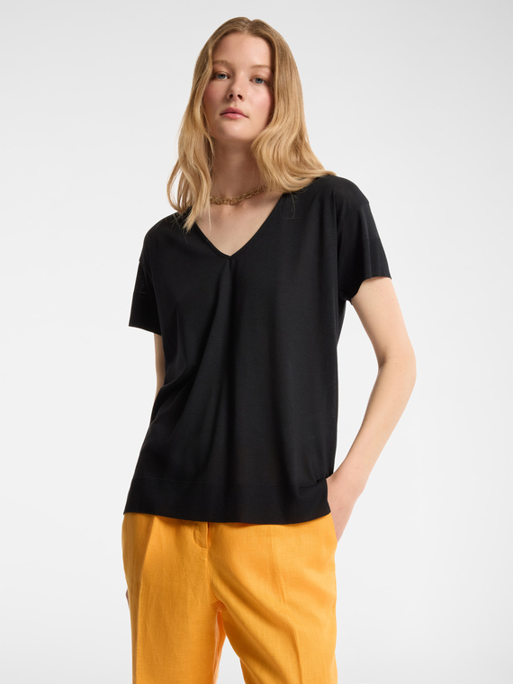 V-neck T-shirt
