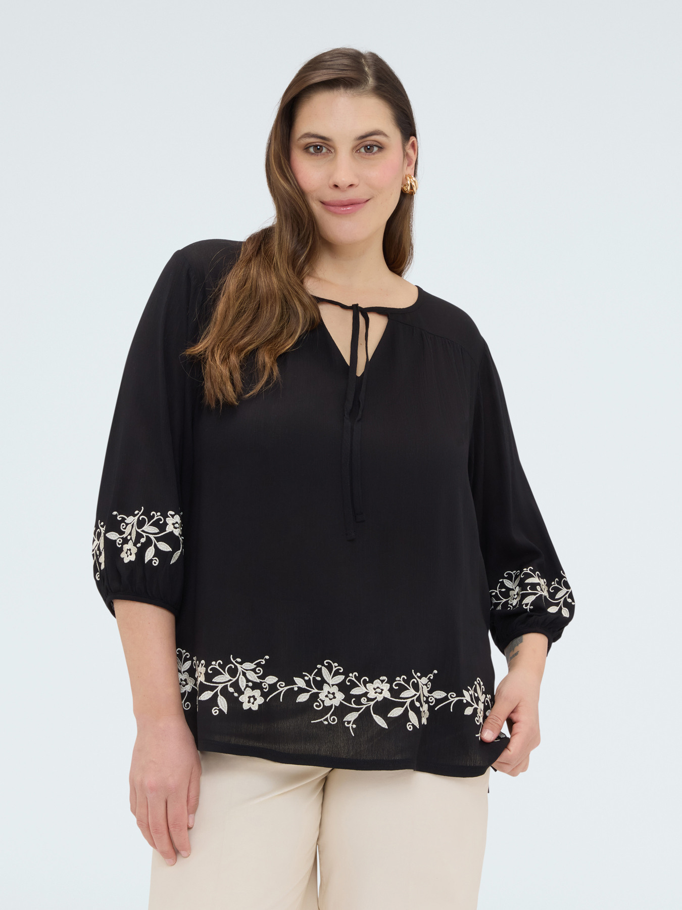 Bluse mit Blumenstickereien image number 0