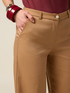 Pantalones cropped con vuelta image number 2