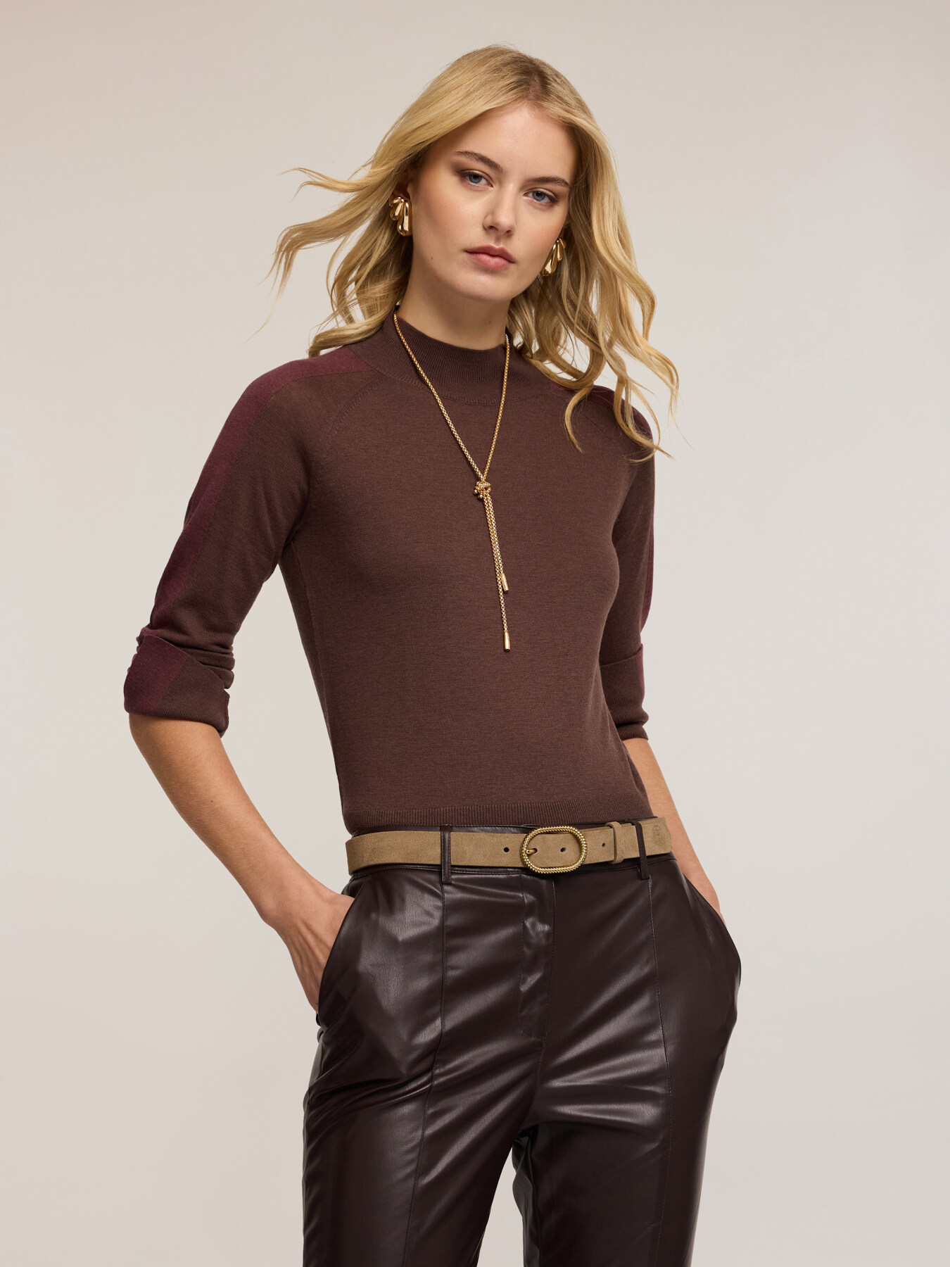 Jersey de cuello alto bicolor en mezcla de seda image number 2