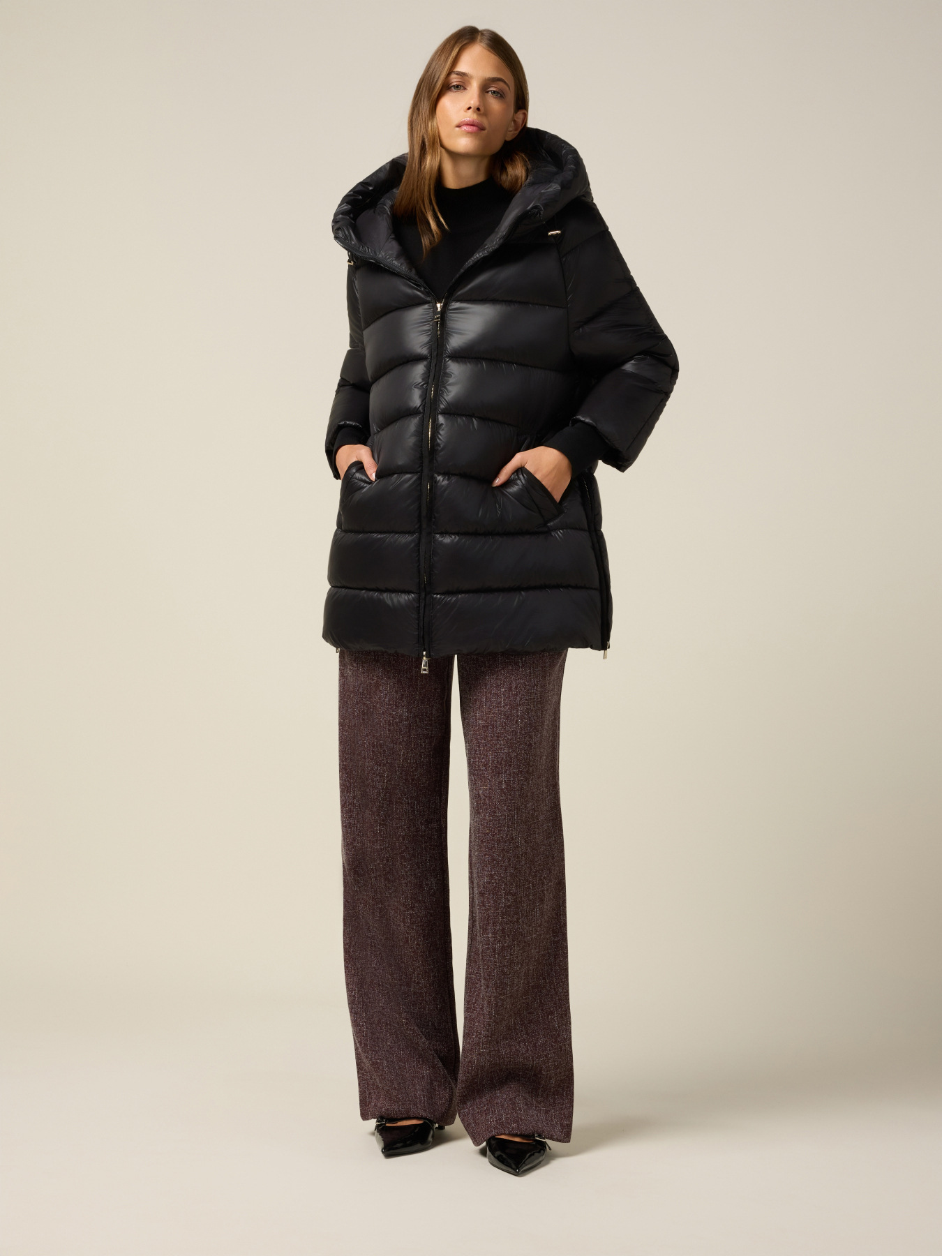 Piumino midi con cappuccio image number 0