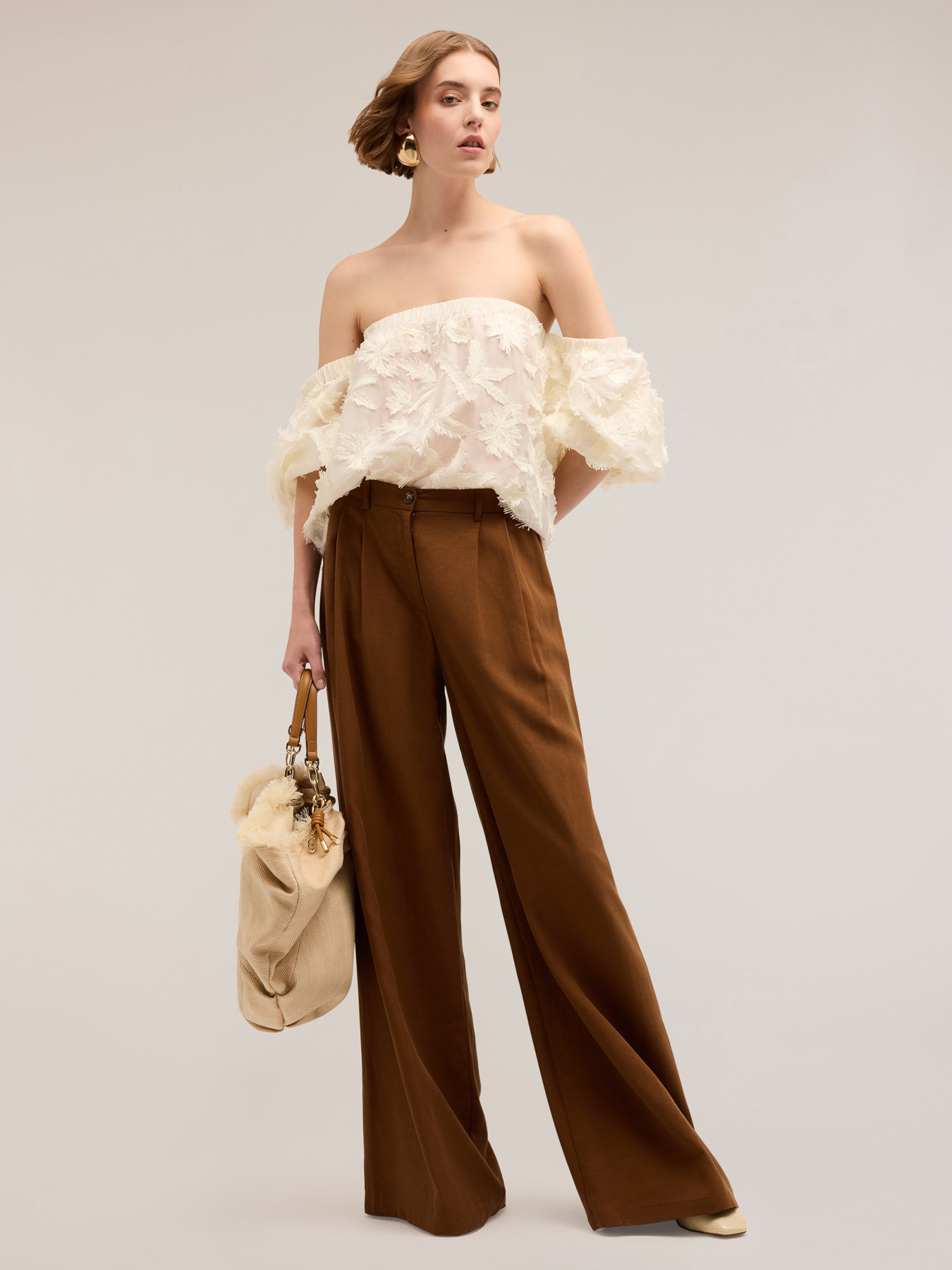 Pleated palazzo trousers in lyocell blend image number 3