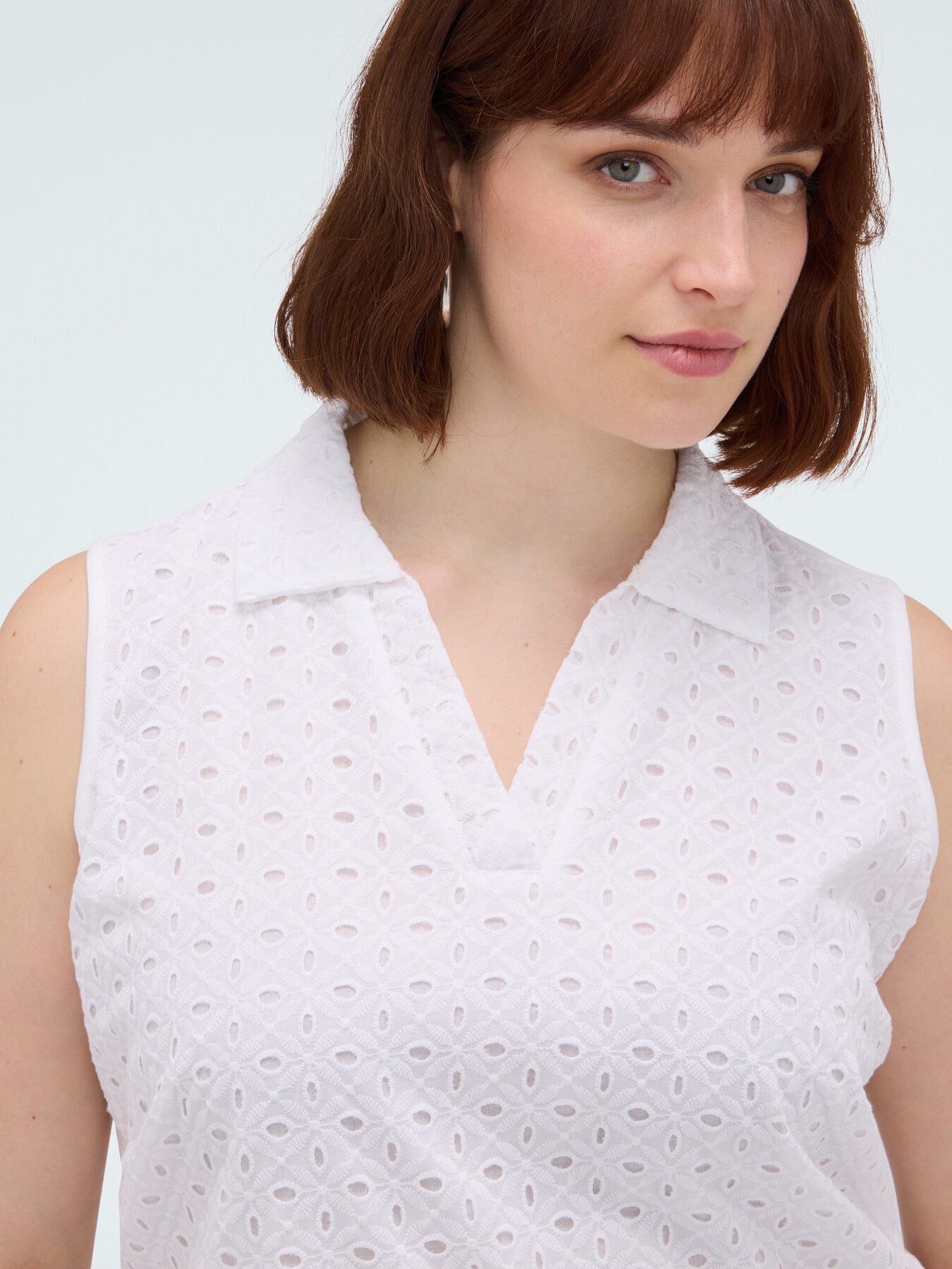 T-Shirt aus St. Galler Stickerei mit Polokragen image number 1
