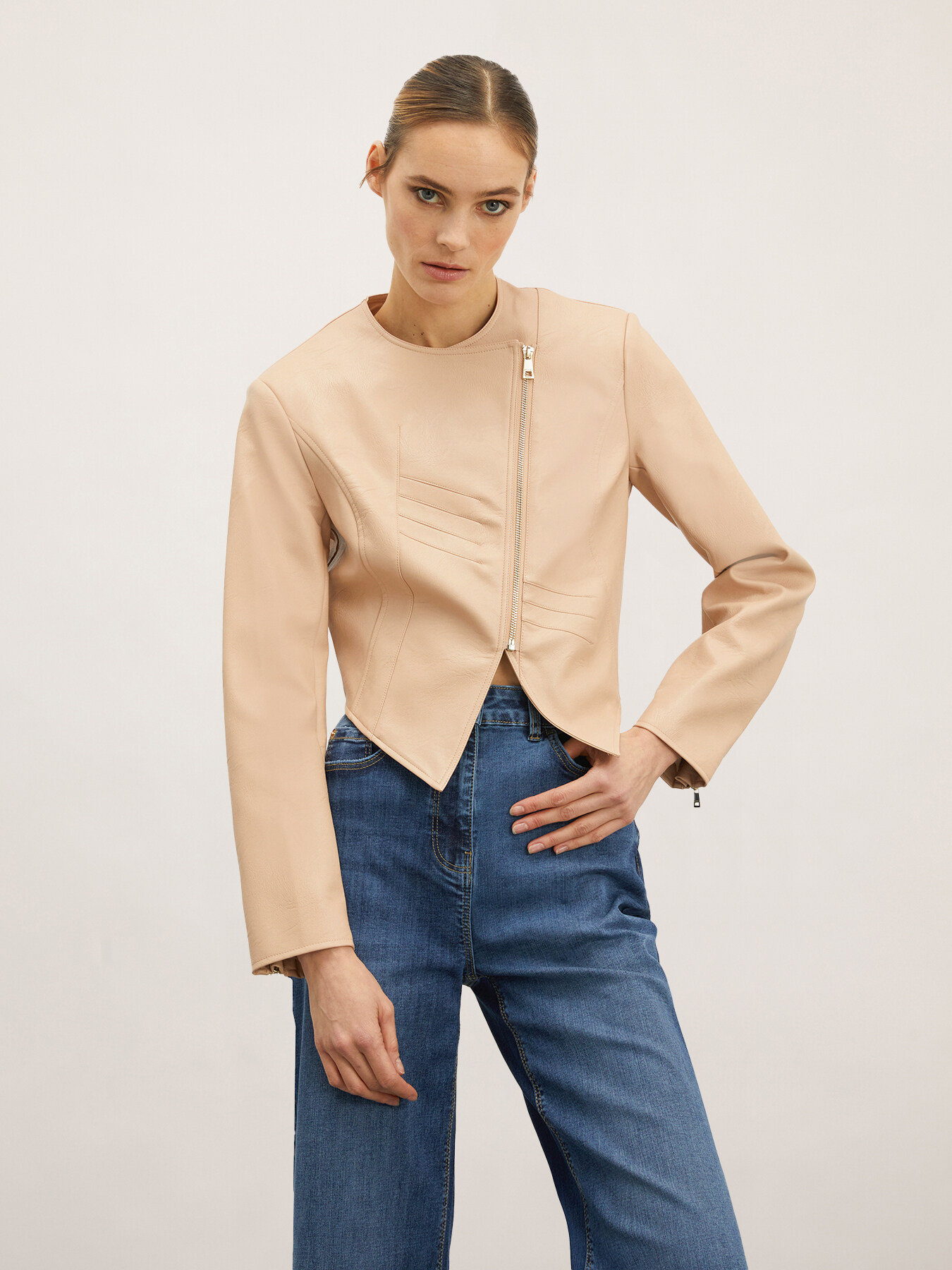 Slim-Fit-Blouson-Jacke aus Lederimitat mit Shaping-Schnittnähten image number 0