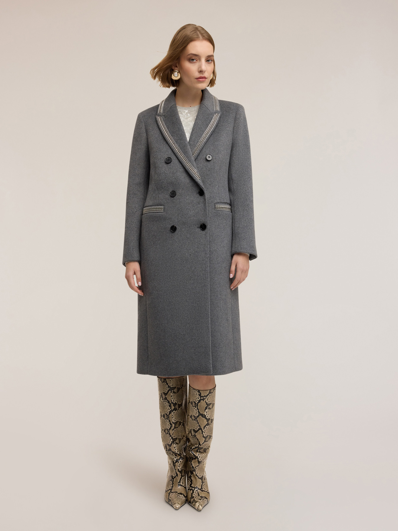 Double-breasted coat in wool blend with decorations image number 2