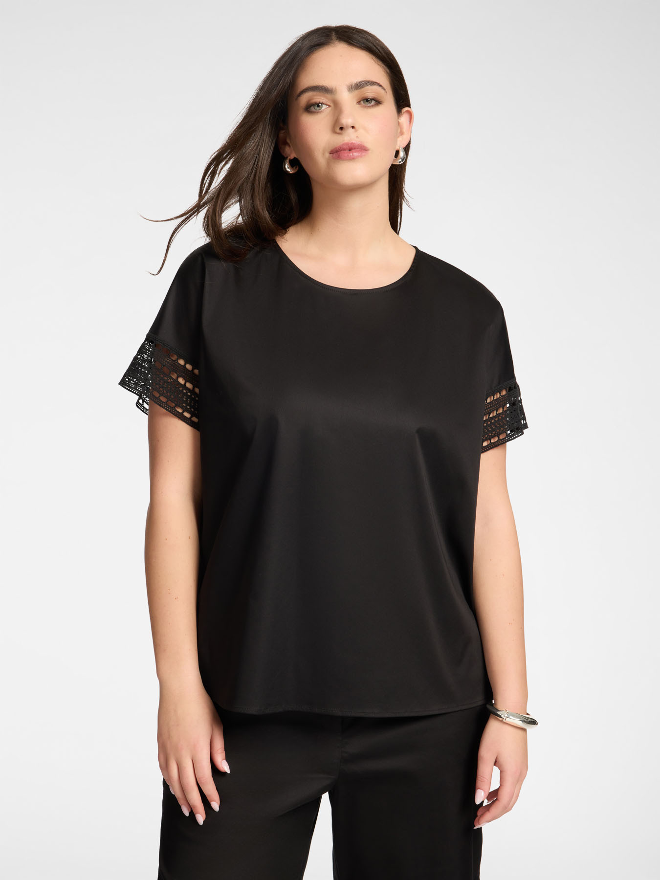 Blusa con bordi in pizzo image number 0