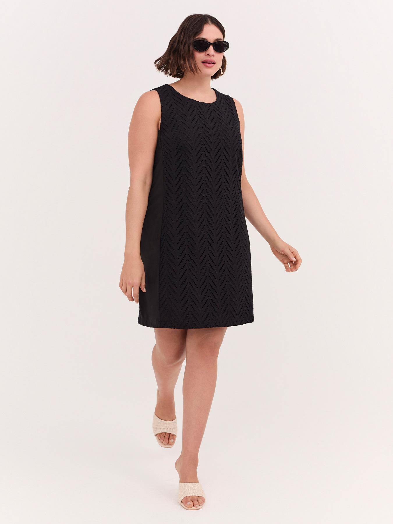 Robe fourreau GLAM en broderie anglaise image number 3