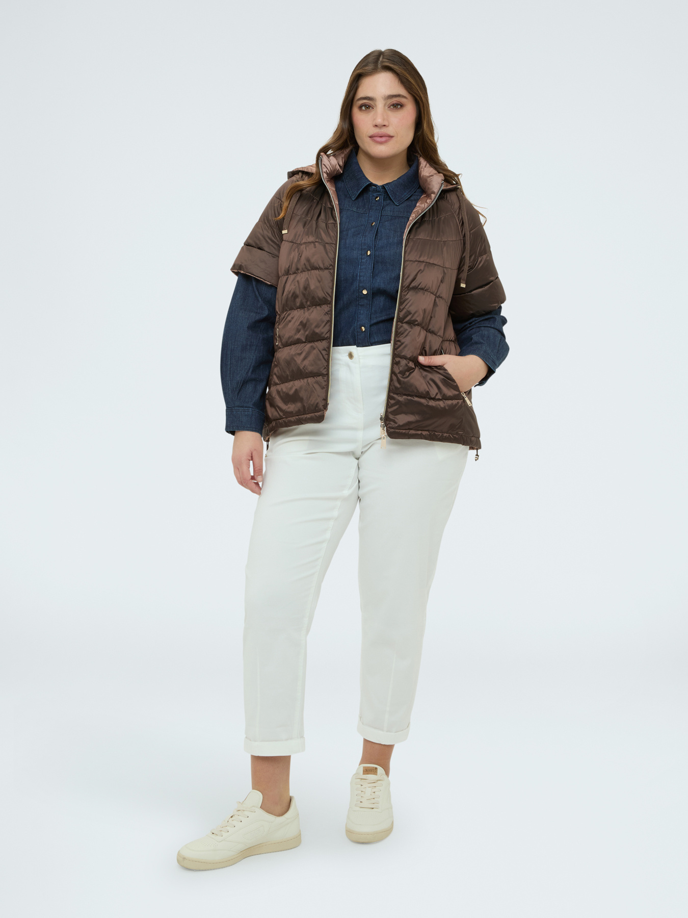 Piumino reversibile con maniche corte image number 4