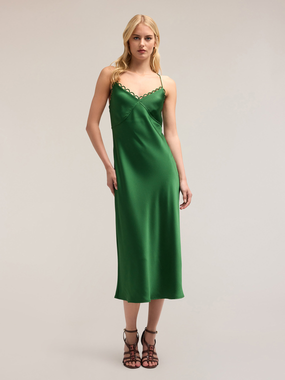 Robe mi-longue en satin