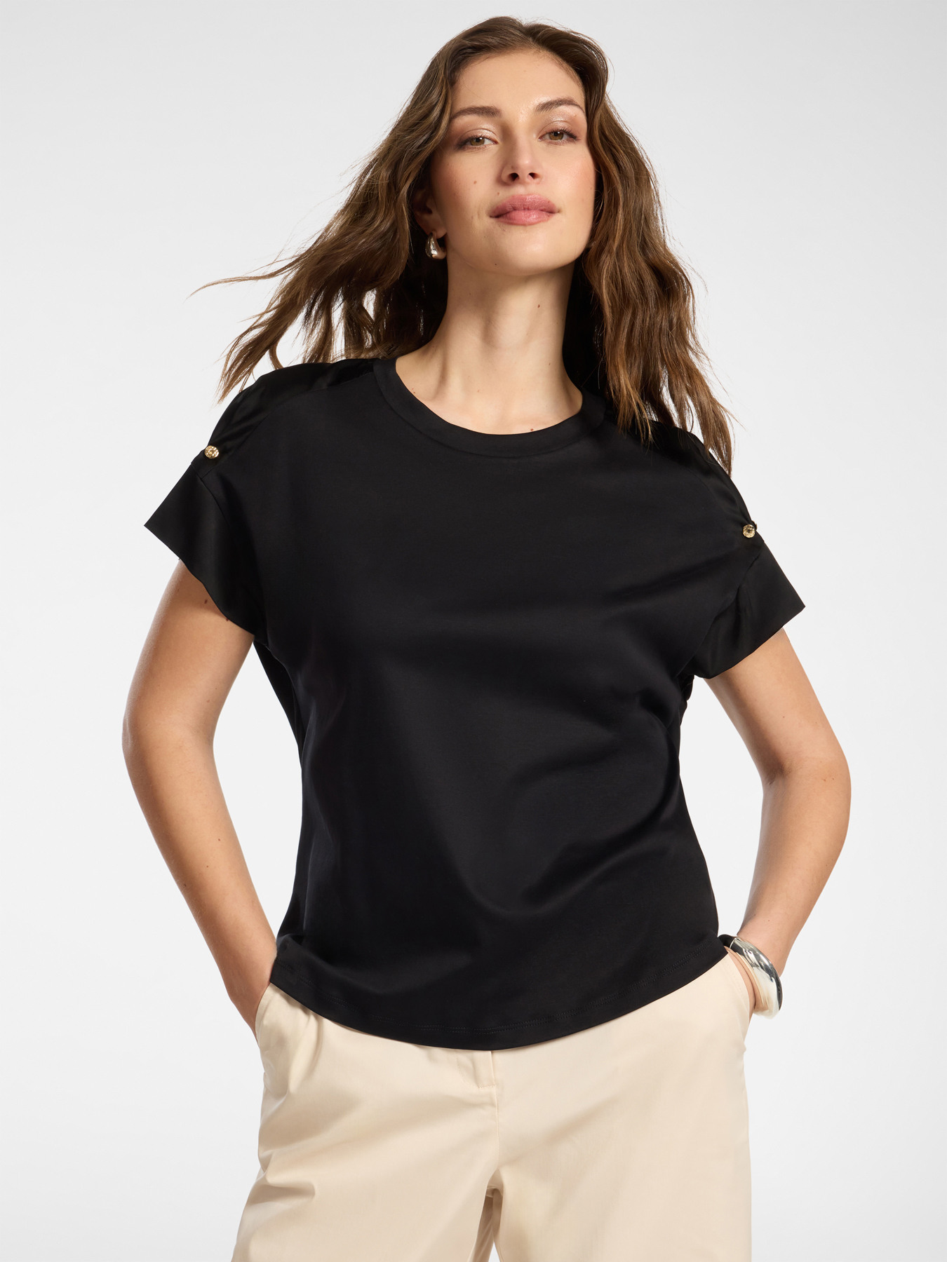 T-shirt cotone con applicazioni metalliche image number 0