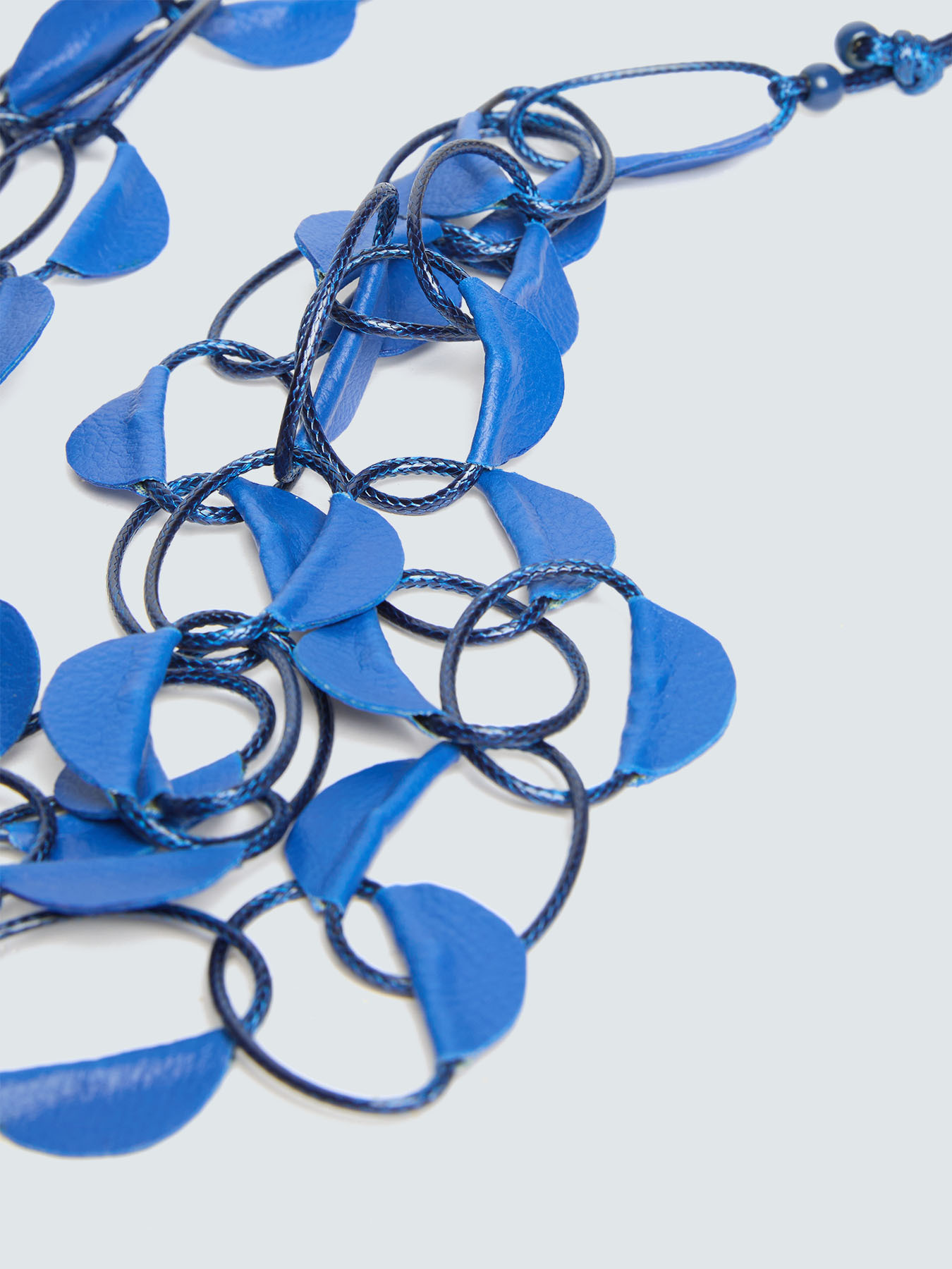 Necklace with intertwined rings image number 2