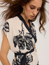 Top a fiori con incrocio image number 3