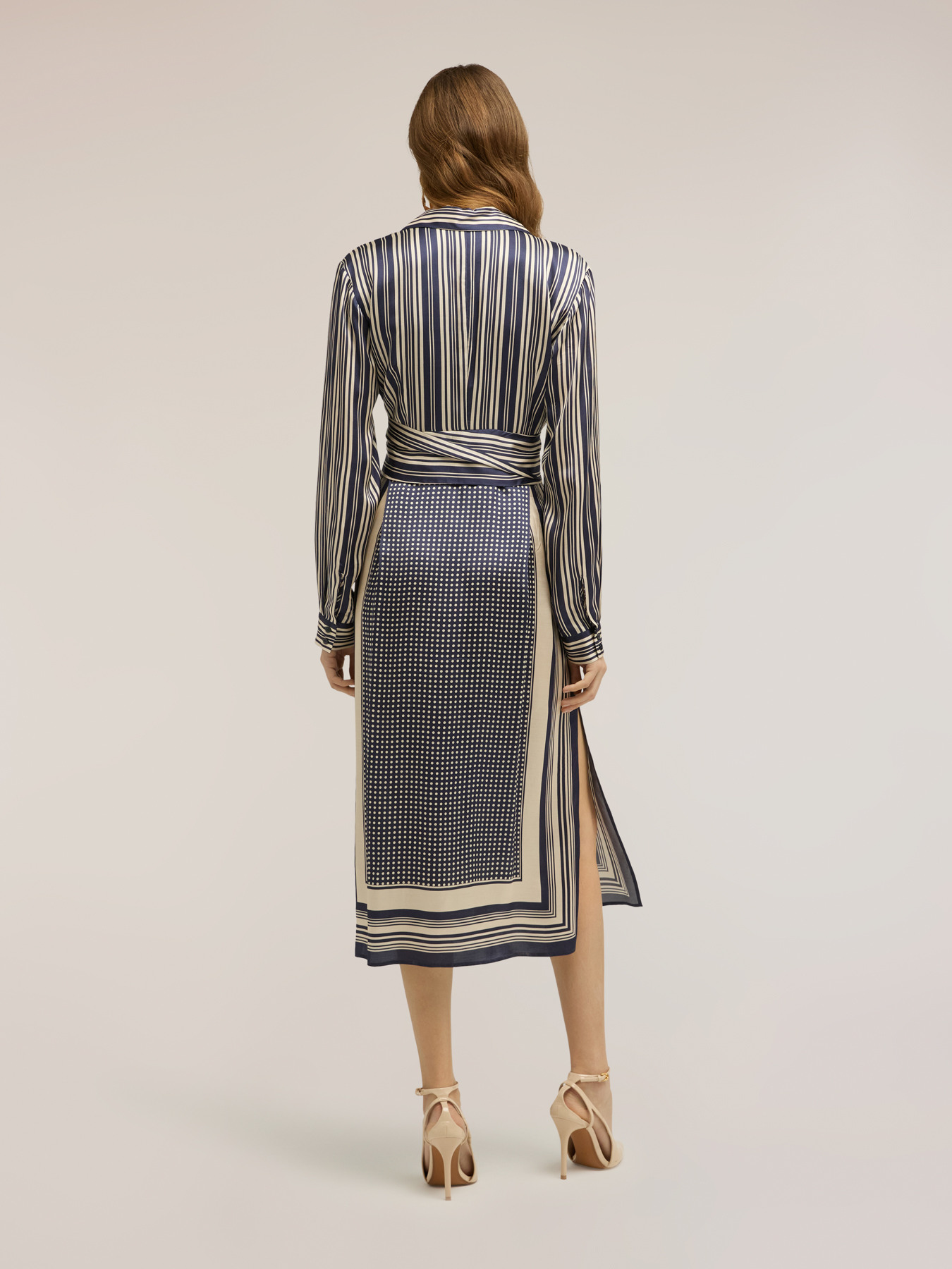 Hemdblusenkleid aus Satin mit Foulard-Muster image number 1