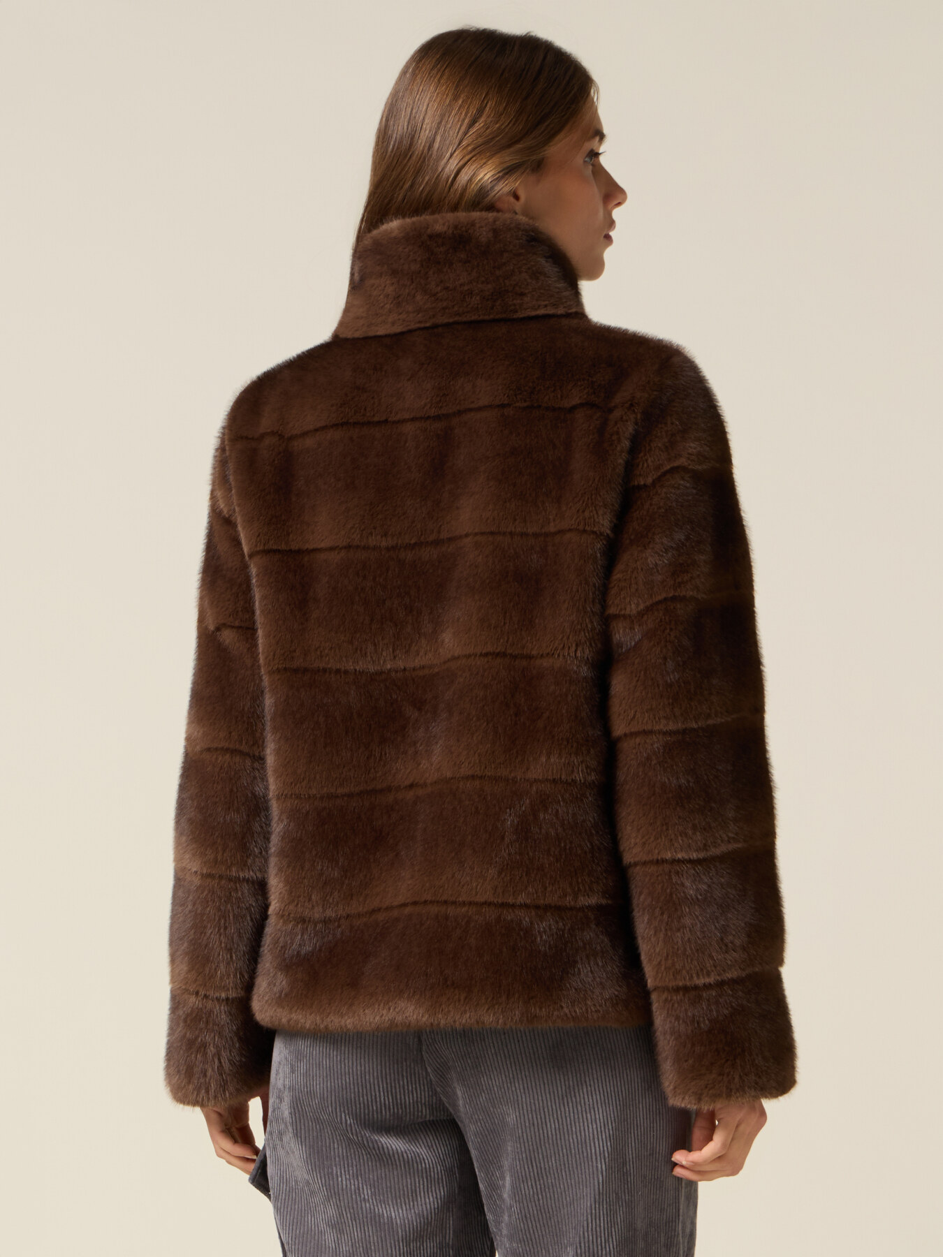 Chaqueta corta efecto peluche image number 1