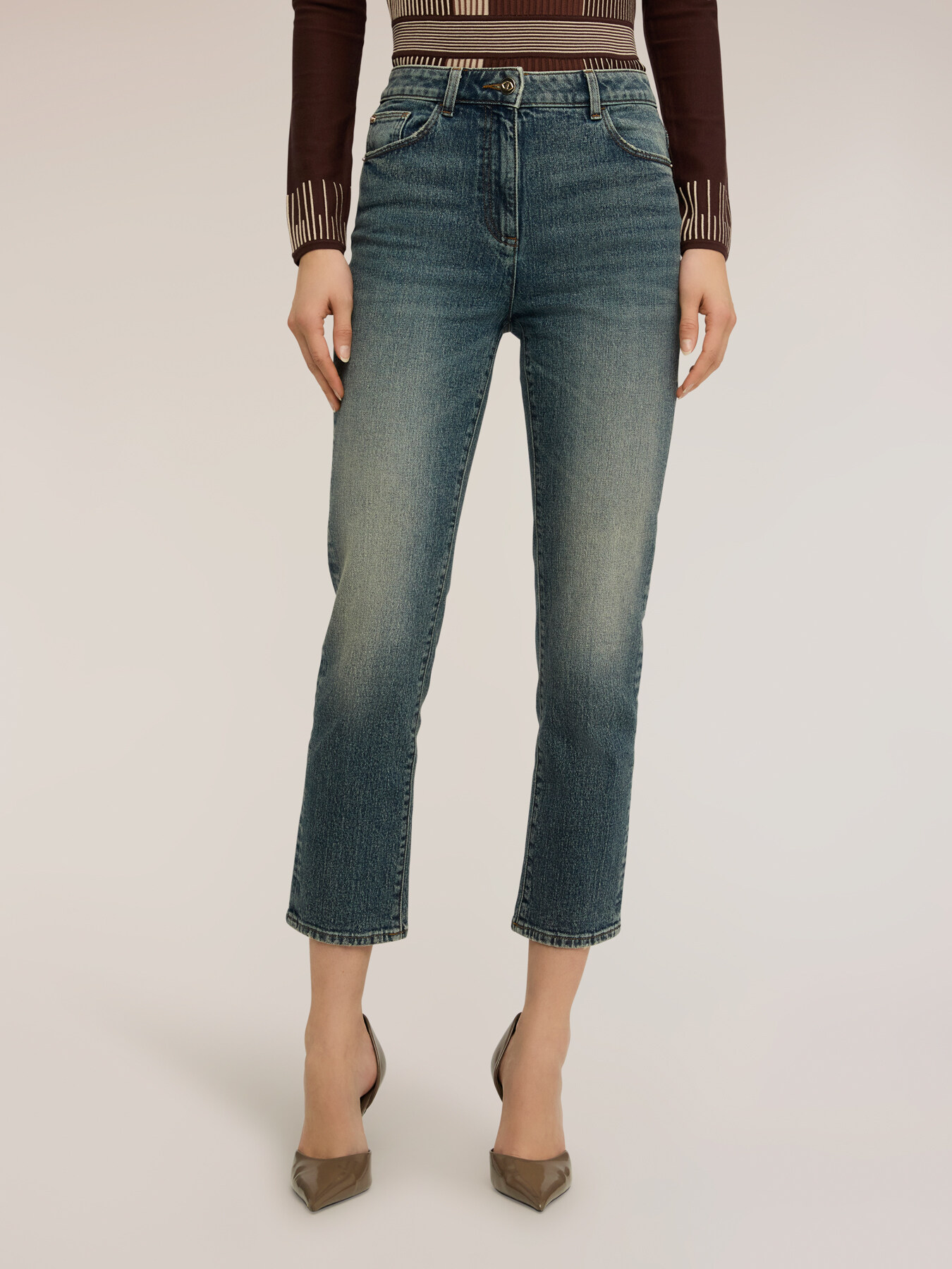 High-waisted mum fit jeans image number 2