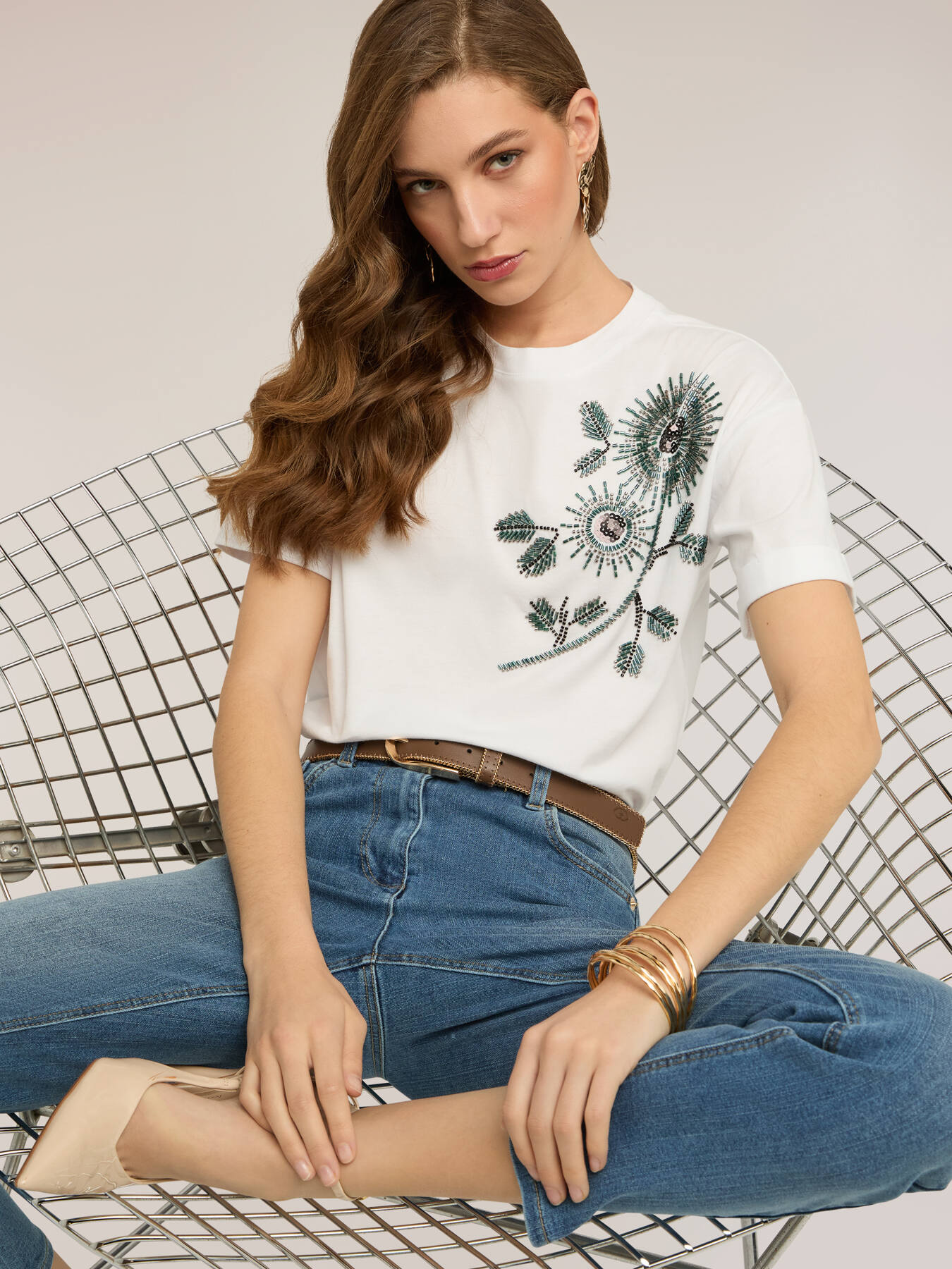 Jersey t-shirt with floral appliqu&eacute;s image number 0