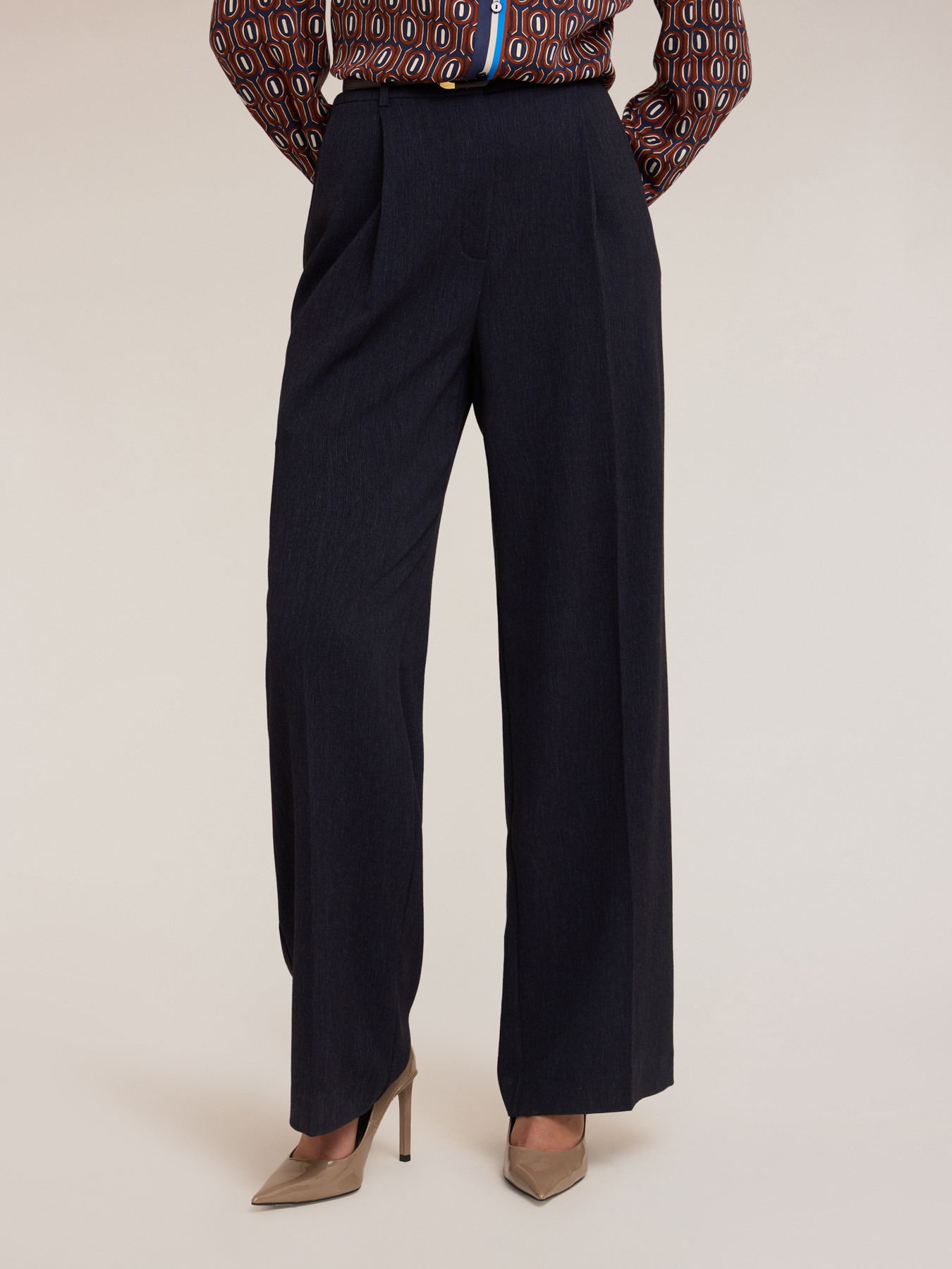 Fluid wide-leg pleated trousers image number 2