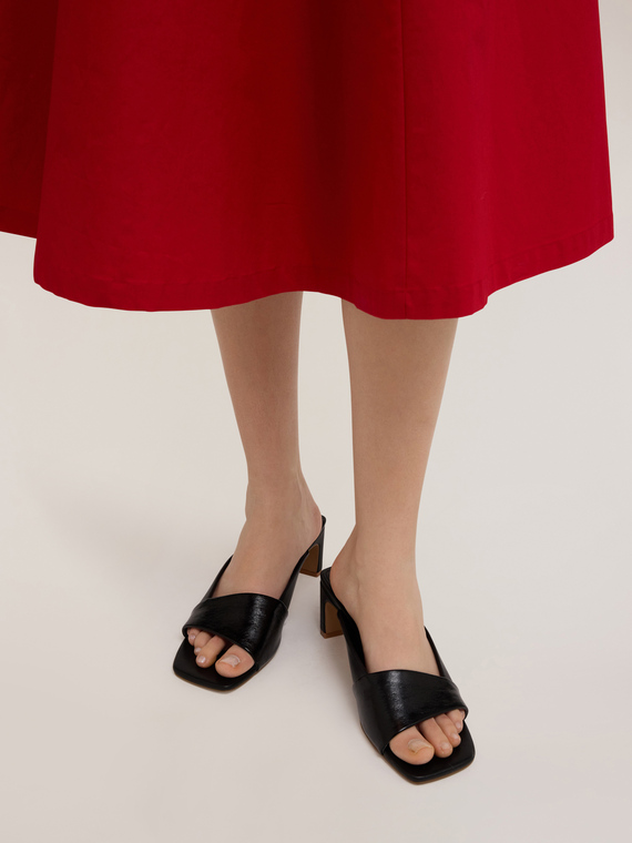 Mules en tissu enduit