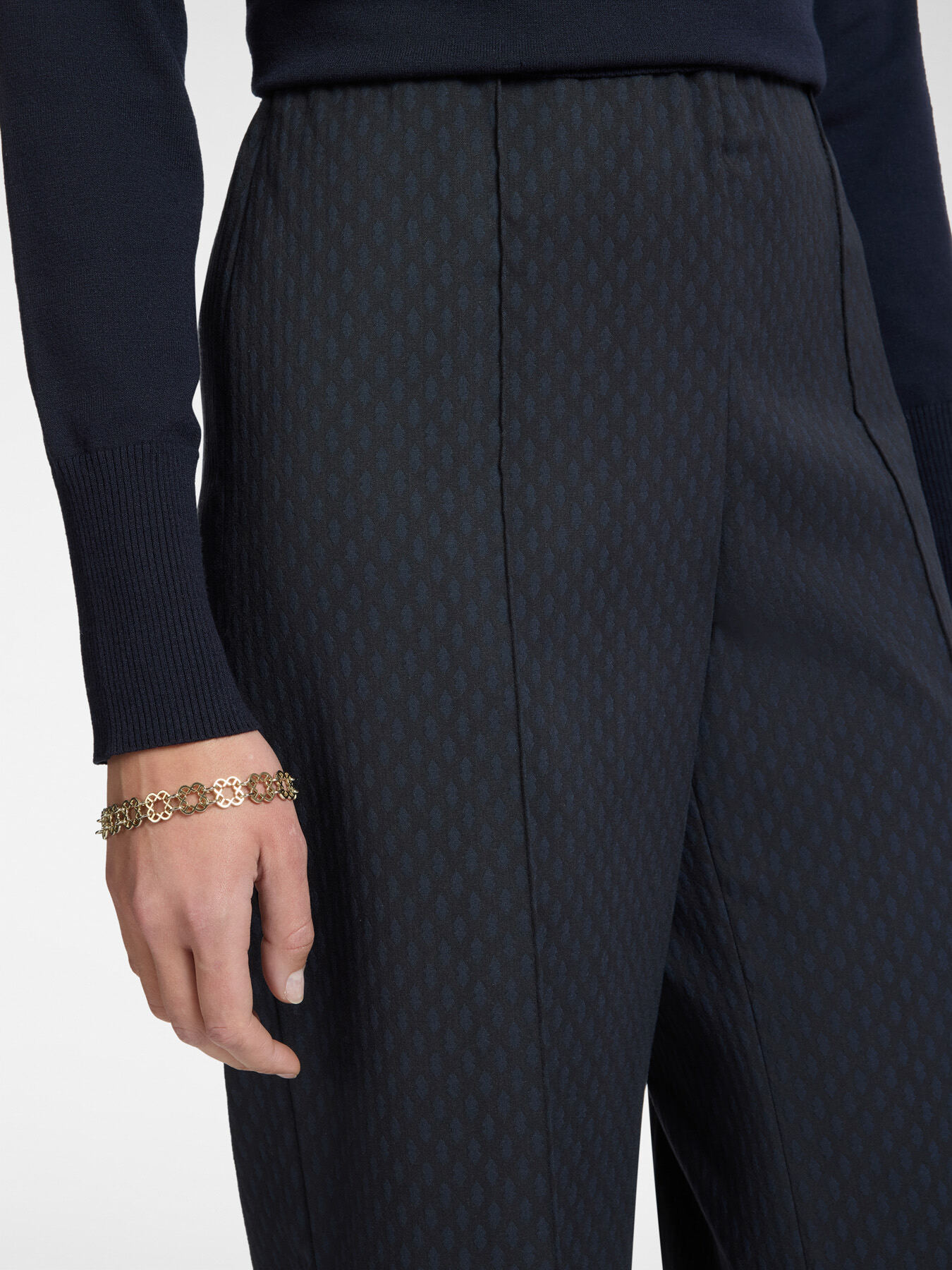 Cropped trousers in stretch jacquard image number 3