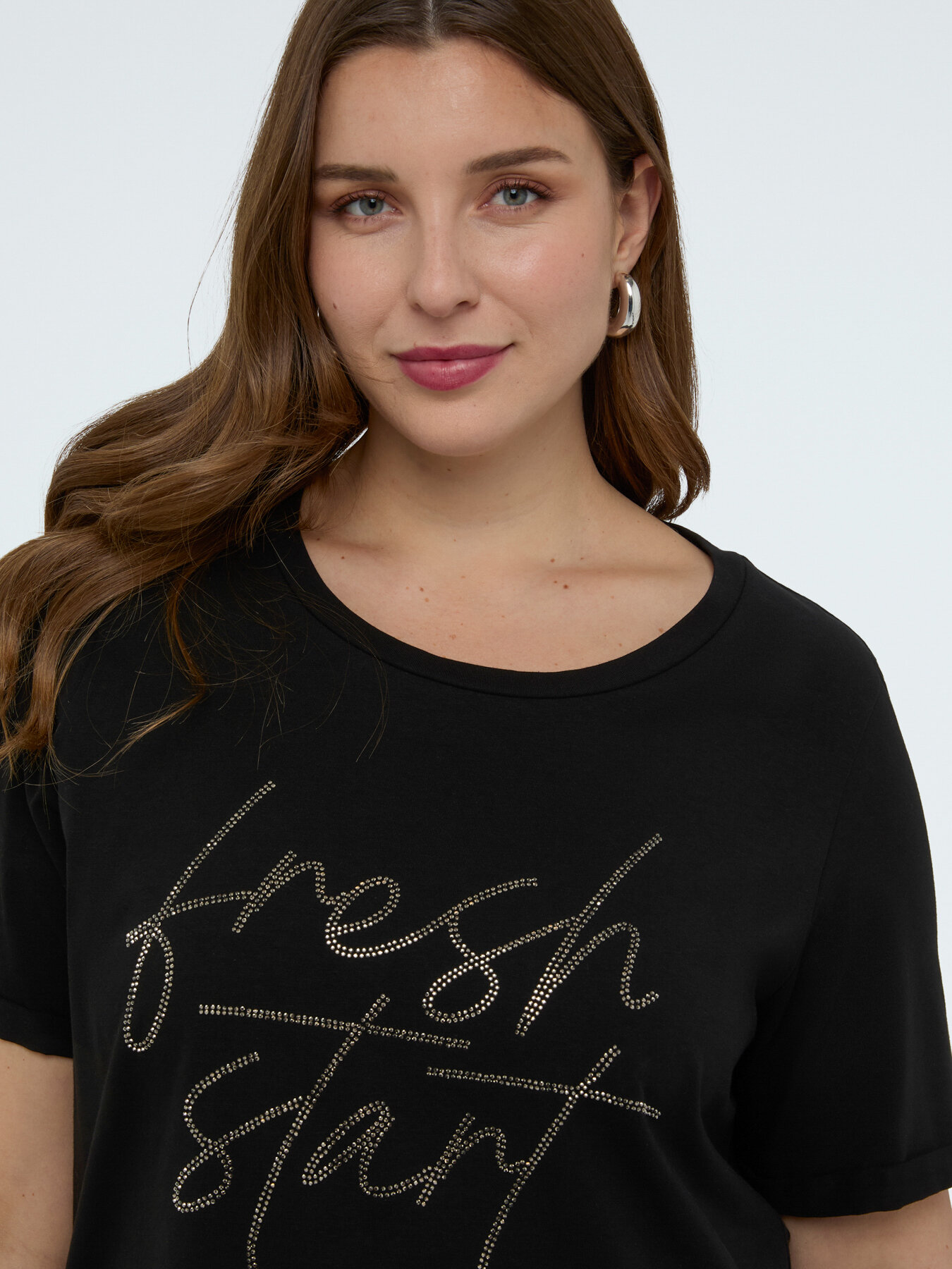 T-shirt con scritta in strass image number 2