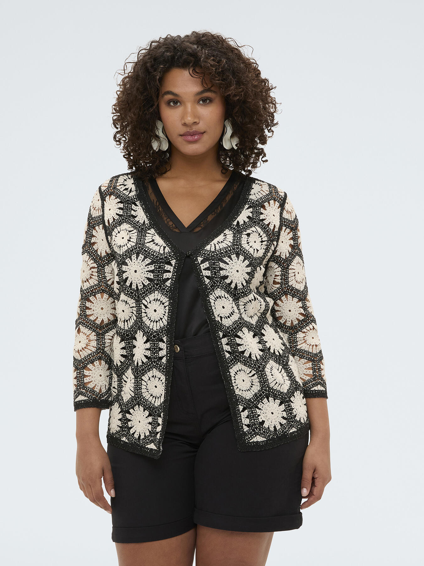 Cardigan in H&auml;keloptik image number 2