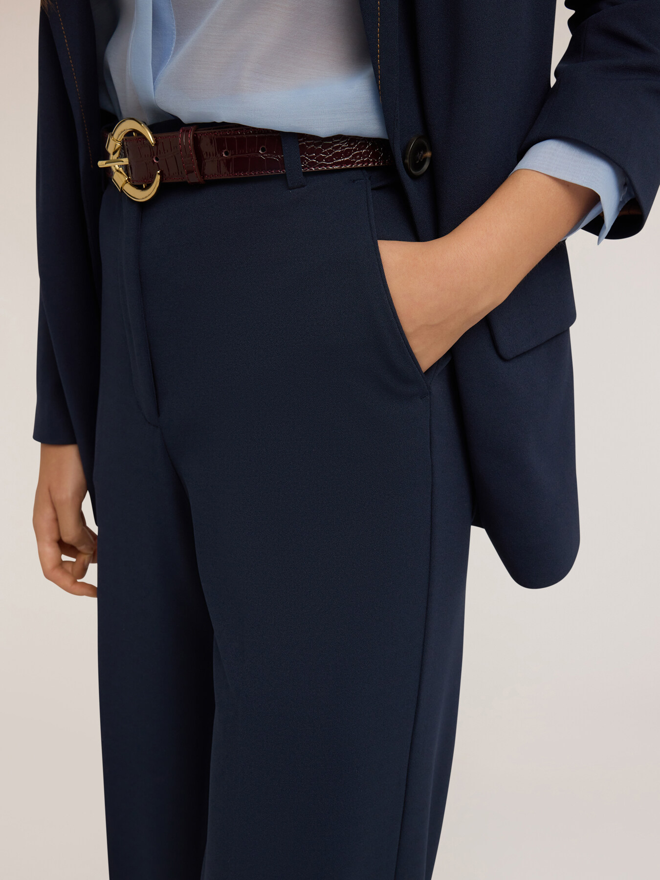 Pants with topstitching image number 2