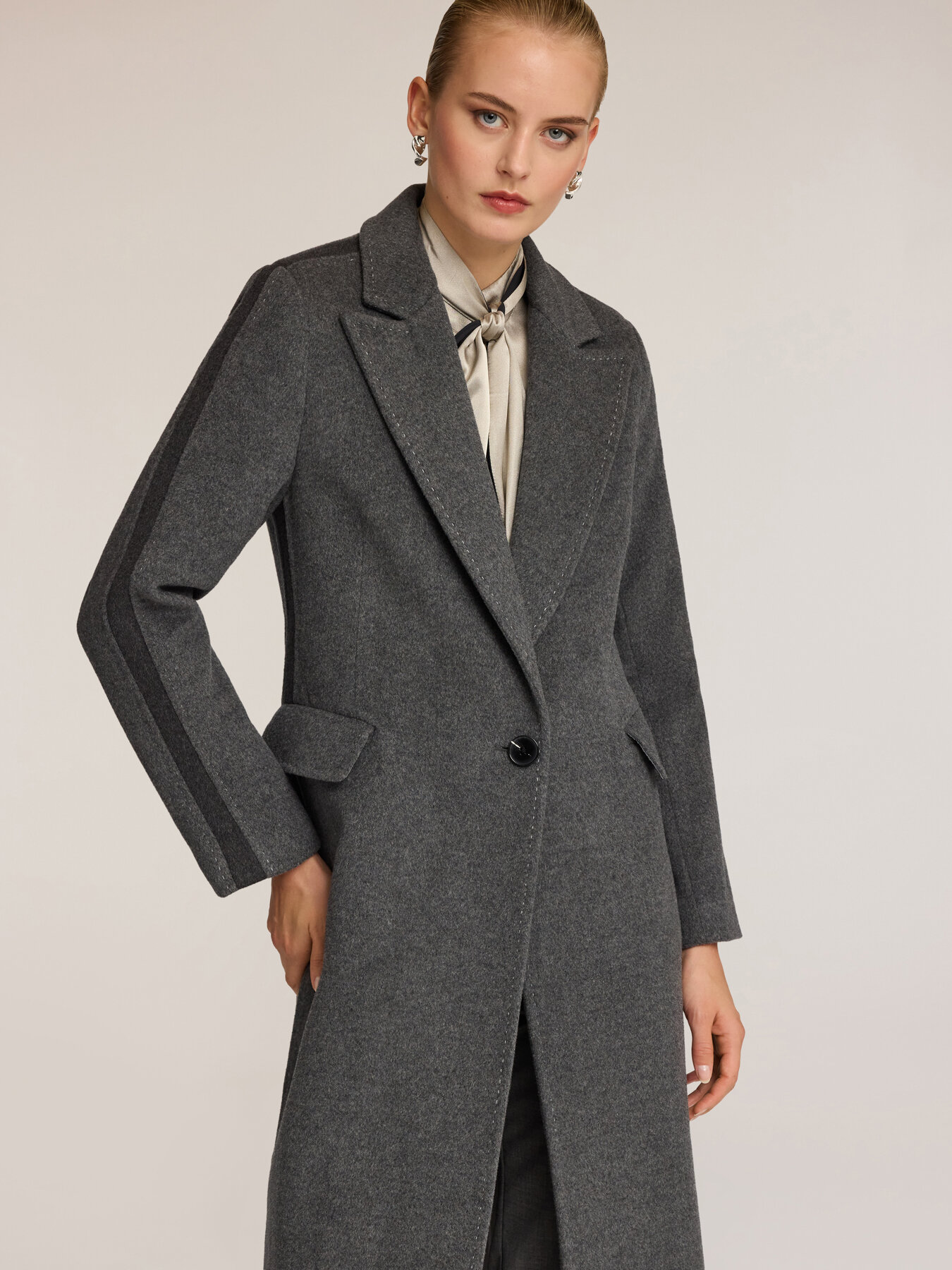 Manteau long en pure laine image number 3