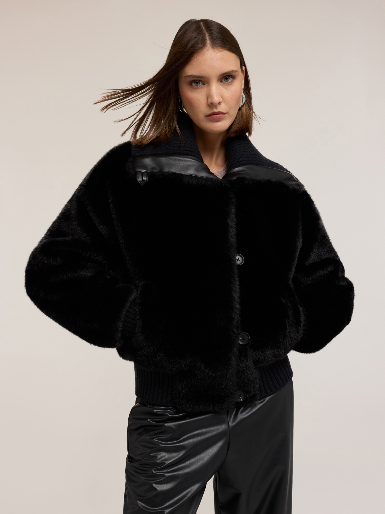 Jacke mit Teddy-Effekt und hohem Kragen image number 2