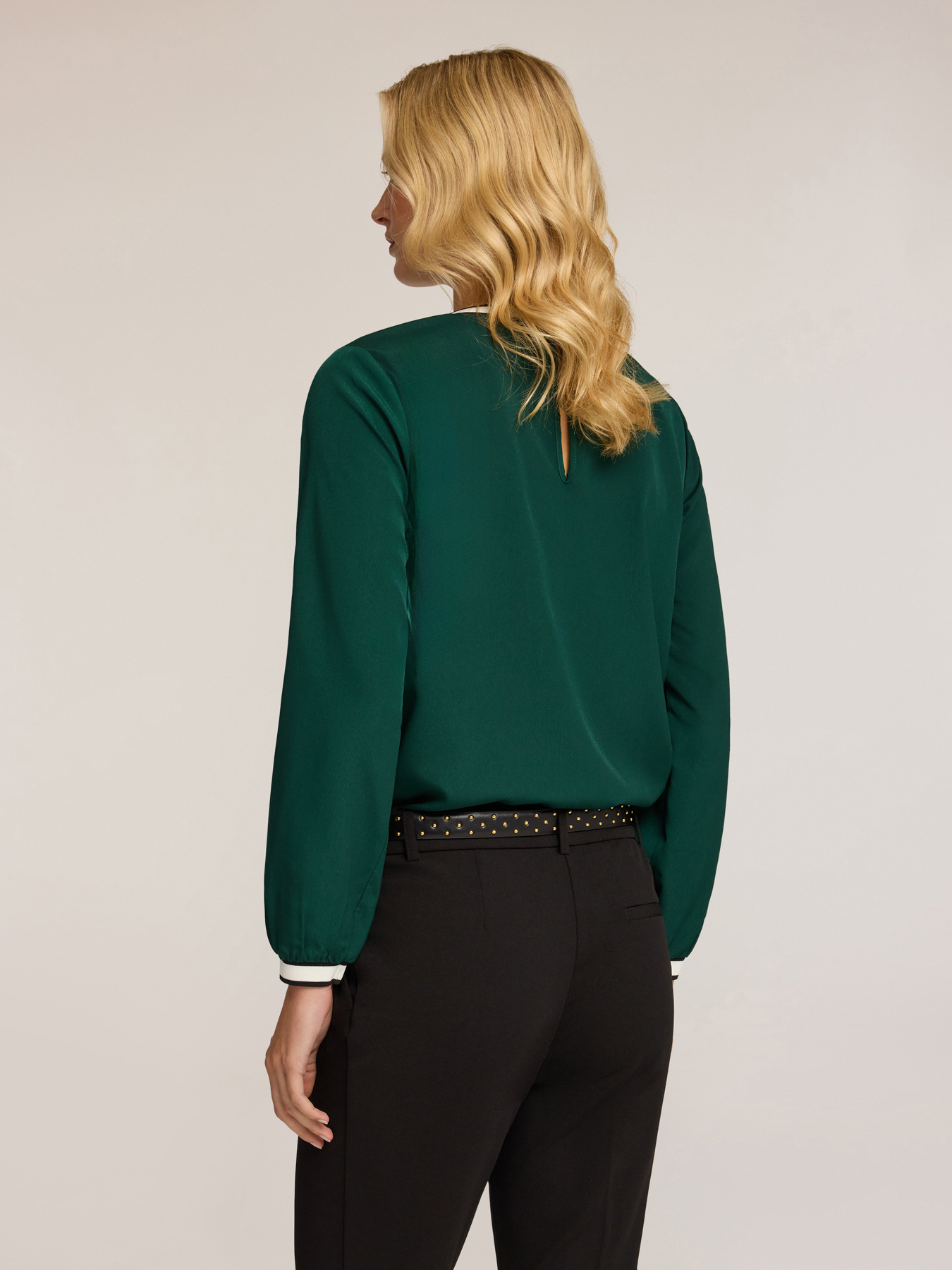 Blusa con bordi a contrasto image number 1